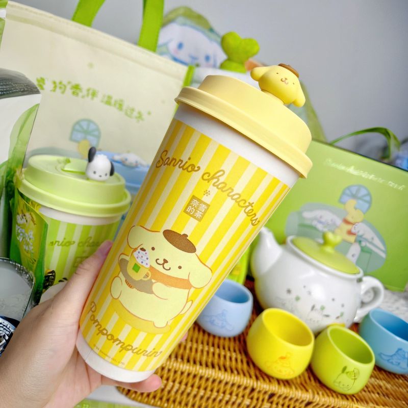 Nayuki and Sanrio co-brand paper cups / stoppers