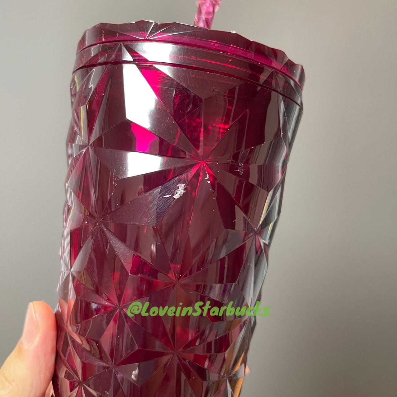 flaw Starbucks dark red prism straw venti cup