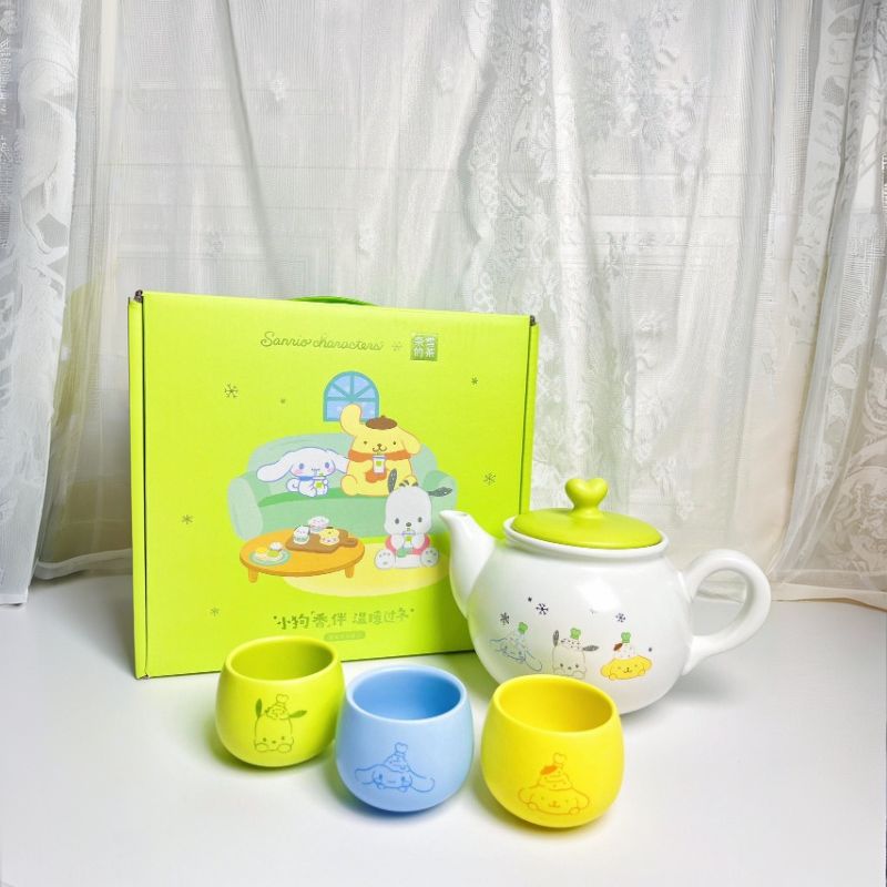 Nayuki and Sanrio co-brand teapot set