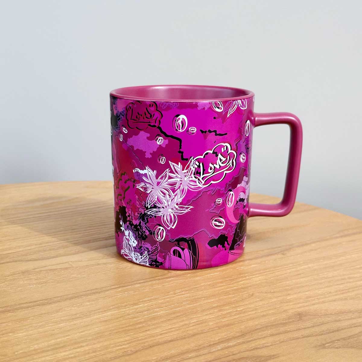 Starbucks China x VIVIENNE TAM  co-brand series red and pink mug