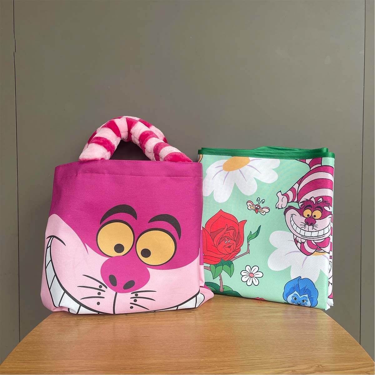 Starbucks Disney 2024 Alice series Cheshire Cat bag and picnic mat