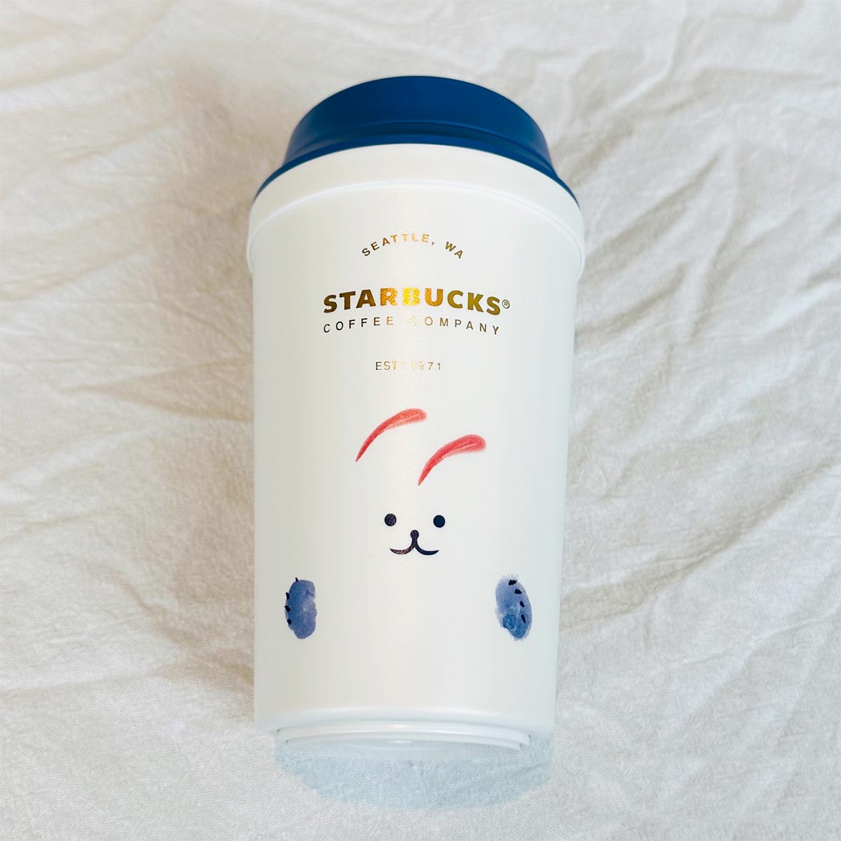 Starbucks tumblers 2023 China Cute rabbit blue and white Double-layer plastic cup 320ml