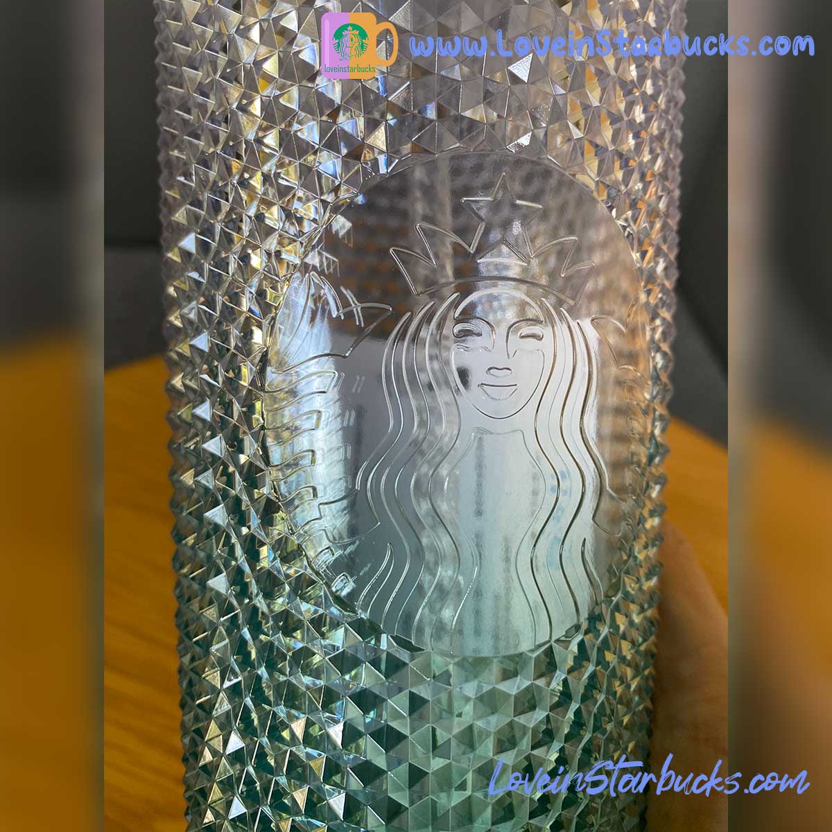 Starbucks tumblers Taiwan white and ice crown cold straw cup 24oz