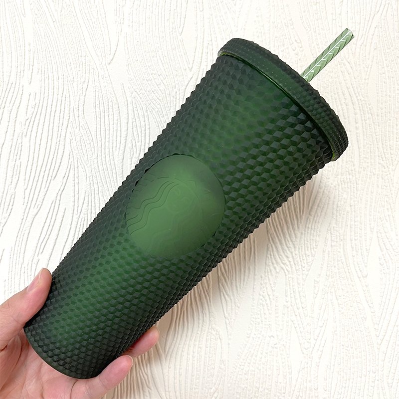 https://loveinstarbucks.com/cdn/shop/products/starbucks-2022-taiwan-green-24oz-studded-straw-cup-616204.jpg?v=1674153076